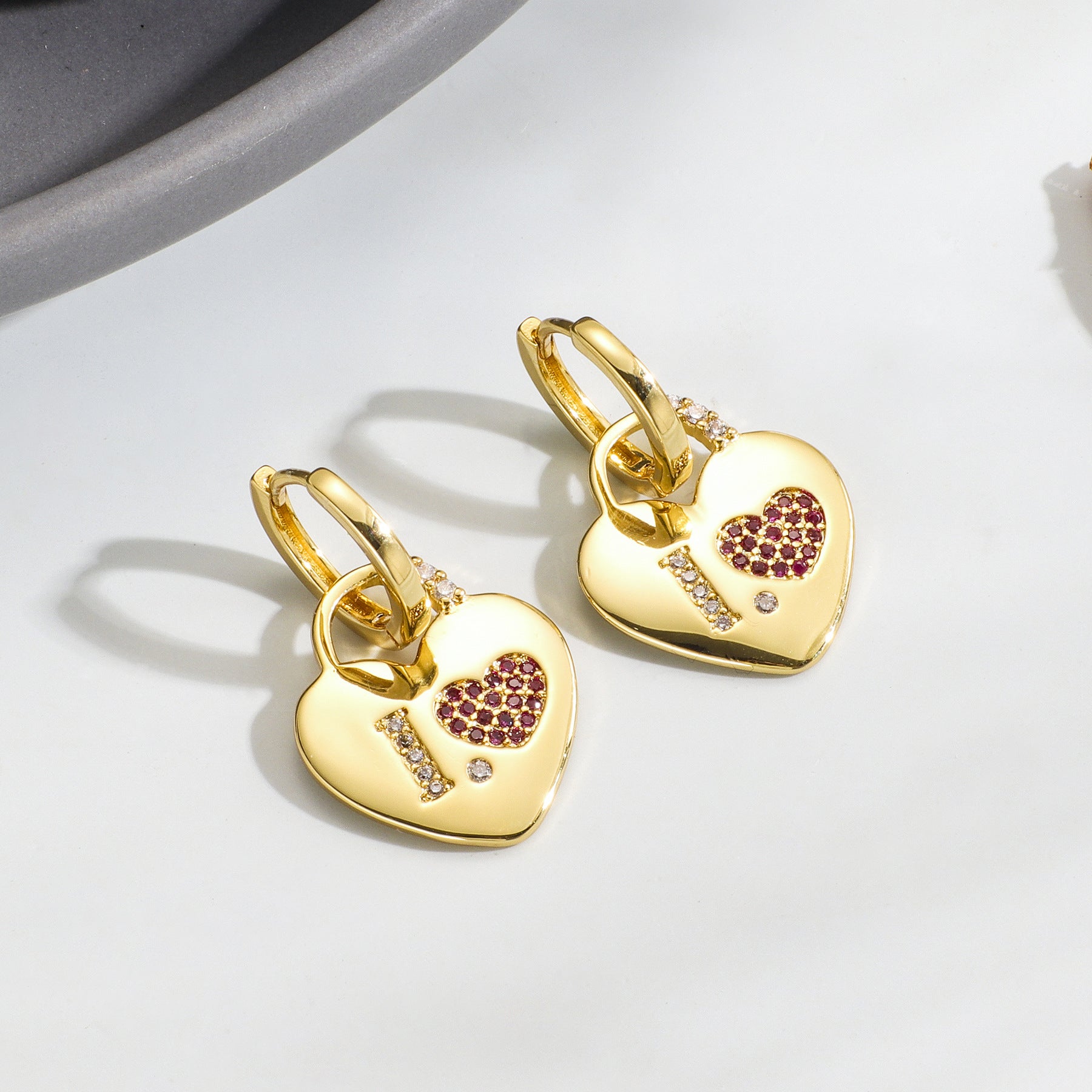 Gold-Plated Copper Lock Earrings Creative Heart-Shaped Earrings for Women with Zircon Inlay Peach Heart Earrings Style