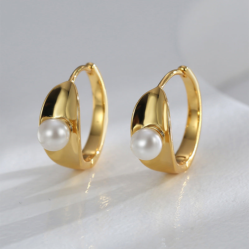 E0590 Fashion New Simple Smooth Pearl Earrings for Women Brass Gold-Plated Hoop Earrings