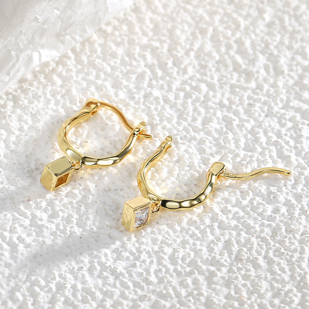 E0354 Ornament Square Diamond Earrings Minimalist Retro Hoop Simple Ear Clips for Women