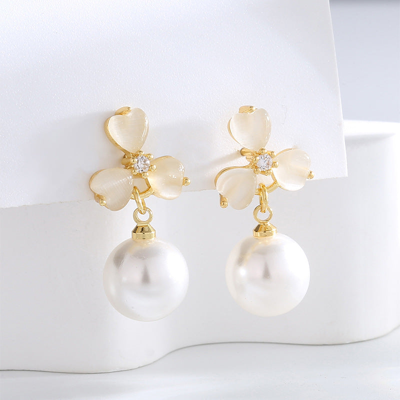 E0710 Elegant Fashion Heart-Shaped Cat's Eye Stone Clover Earrings for Women Cute Vintage Shell Pearl Earrings