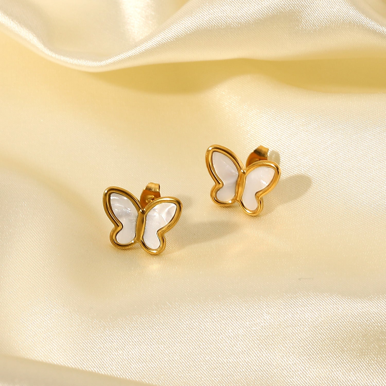 2H French Elegant Fashion Style18K Gold Natural White Shell Butterfly Shape Stainless Steel Earrings for Women