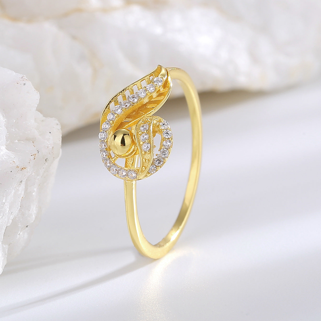 SR0007 S925Silver plating14K Gold Feather Inlaid Zircon Hollow Ring for Women Elegant Simple Design
