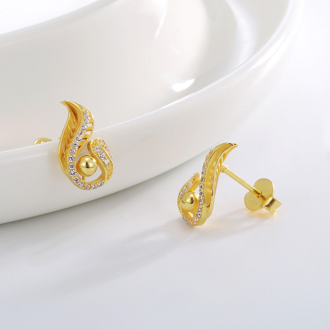 SE0007 S925Silver plating14K Gold Feather Inlaid Zircon Fashion Earrings for Women Minimalist Ear Jewelry