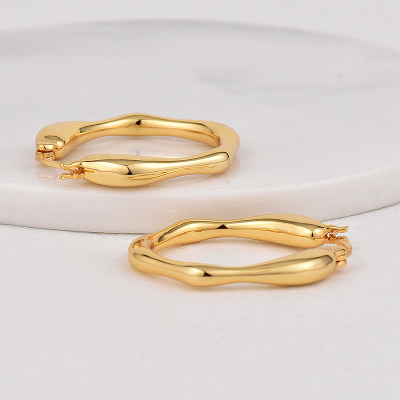 E0611 Fashion Retro Wave Pattern Smooth Earrings for Women Copper Gold Plated Simple Ear Jewelry
