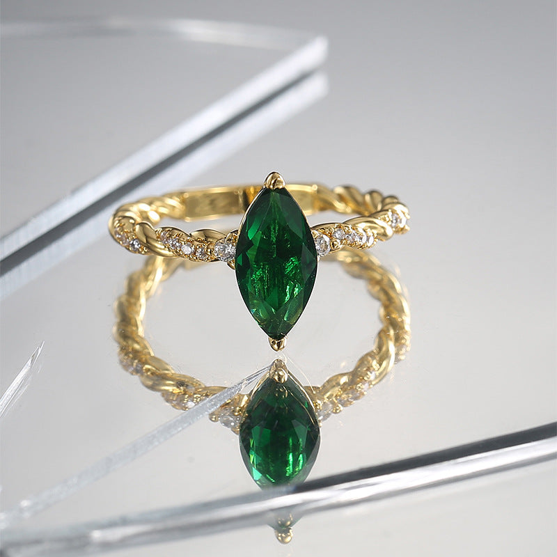 R0533 Fashionable Design Water Drop Shape Green Zircon Ring for Women Simple and Elegant