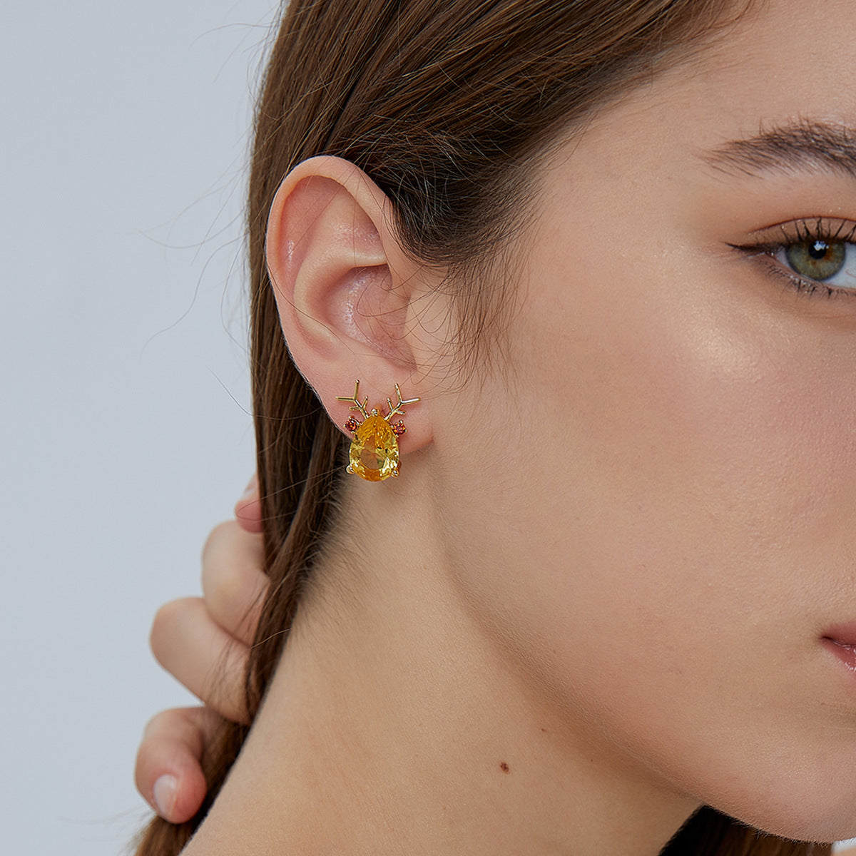 E0532 Christmas Ornaments Elk Shape Stud Earrings for Women Copper Plated Real Gold Zircon Holiday Earrings