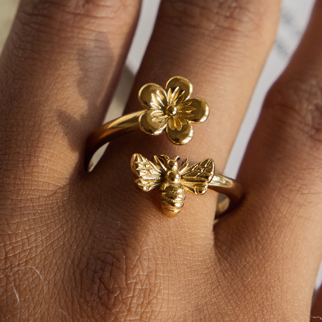 2H Insect Ring Non-Fading Stainless Steel Jewelry for Women