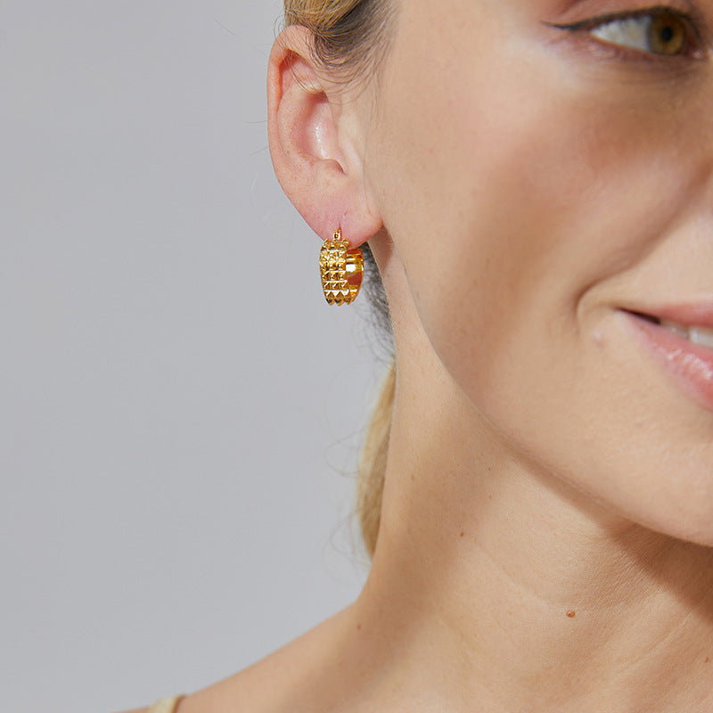 E0518 Fashion Gear Pattern Design Earrings for Women Brass Gold-Plated Simple Ear Jewelry