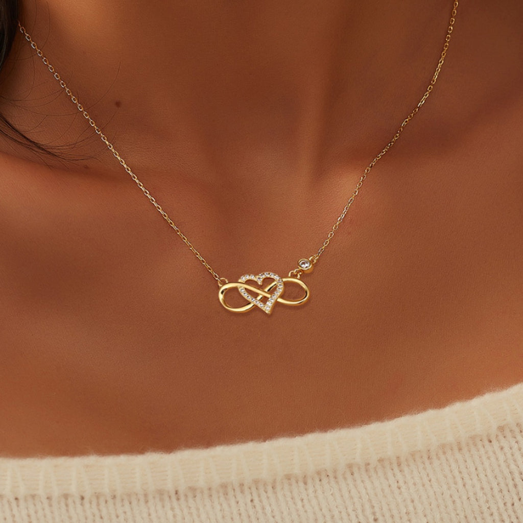 CYN0185 Zircon Small Fragrance Heart Necklace for Women Mobius Collarbone Chain