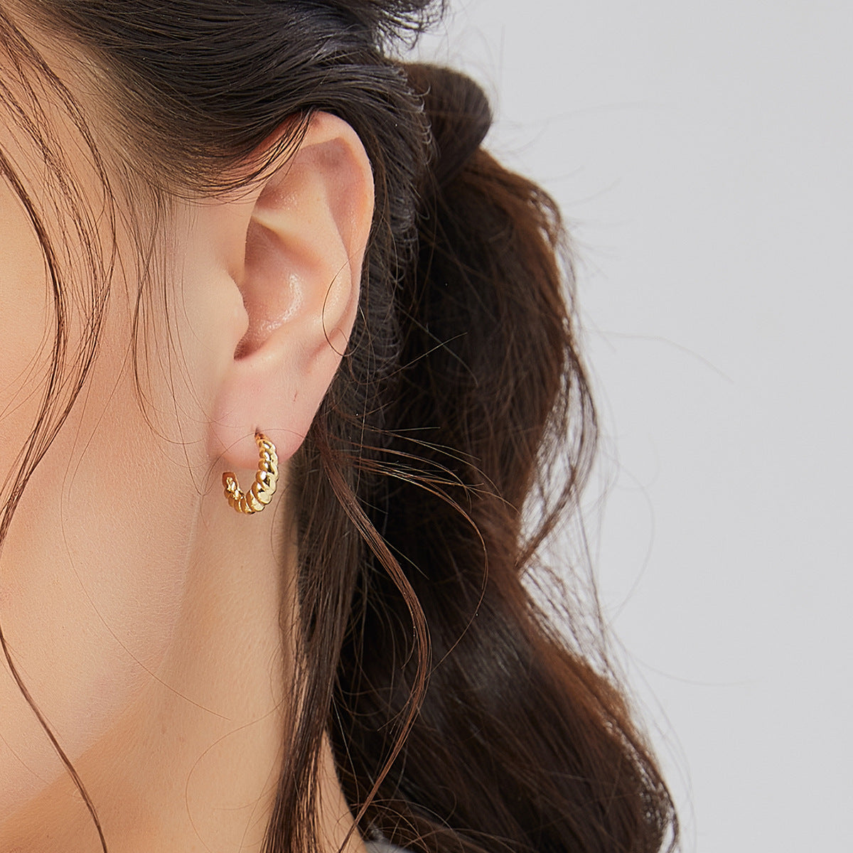 E0056Vintage Copper Gold-Plated Croissant Earrings for Women Minimalist Style Ear Jewelry