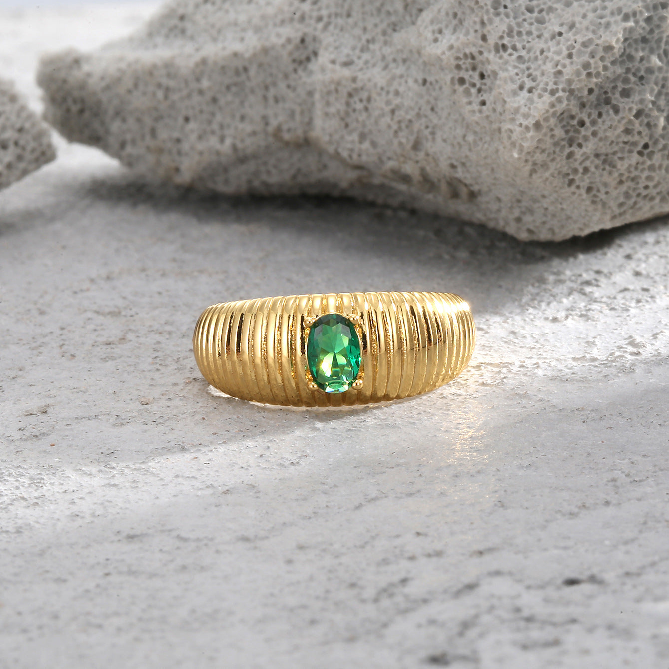 R0149 Four-Prong Oval Green Zircon Ring for Women with Unique Design and Bread Pattern