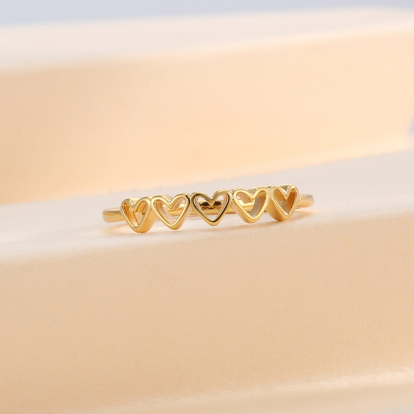 R0557 Minimalist Hollow Heart Connected Fashion Ring for Women Brass Gold Plated Cool Finger Ring