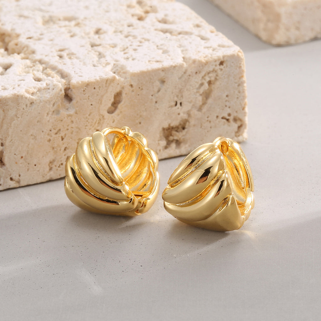 E0025 Croissant Smooth Earrings for Women Simple Brass Gold-Plated Personality Ear Jewelry