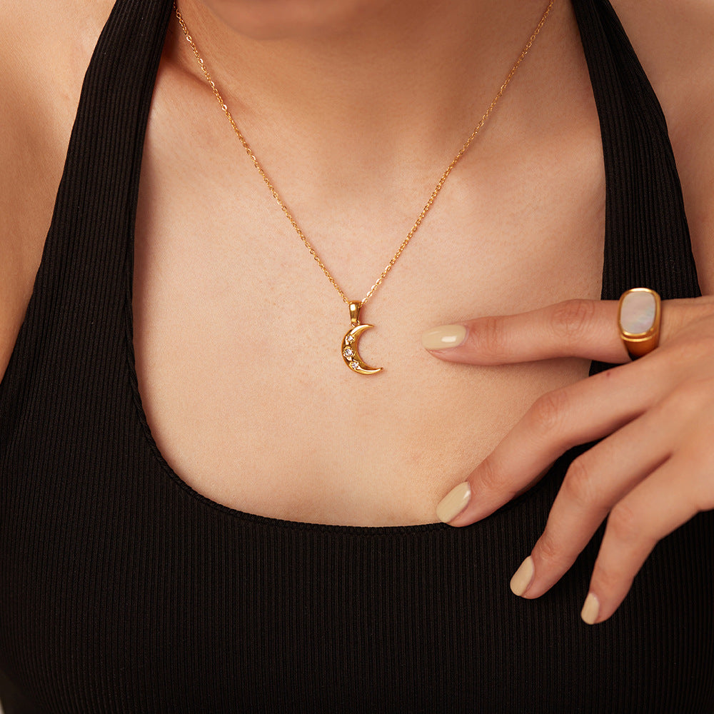 Same Style Accessories18K Gold-plated Stainless Steel Inlaid Three Zircon Moon Pendant Necklace for Women Rose Gold