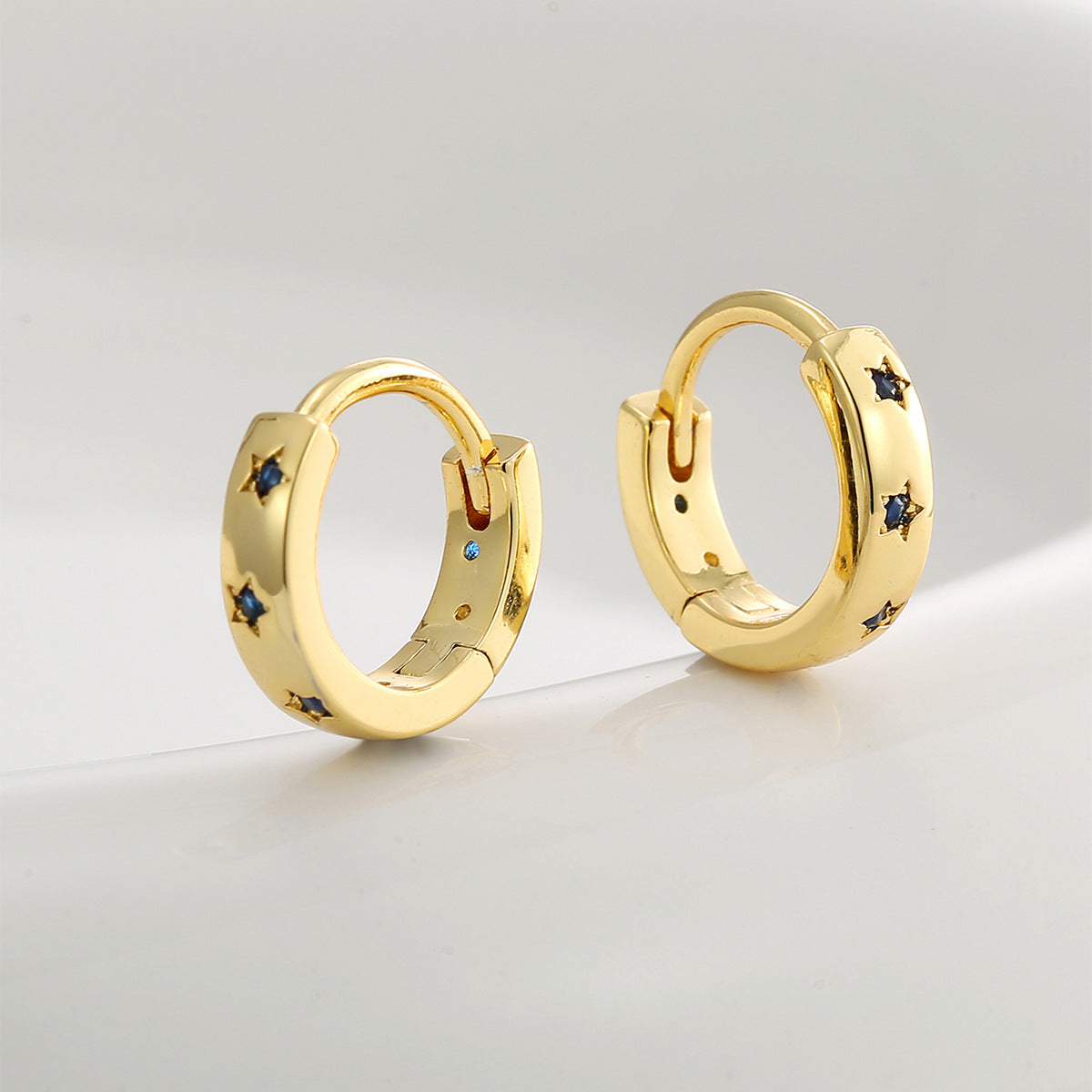 E0768 Simple Fashion Geometric Round Earrings for Women, Gold-Plated with Zirconia