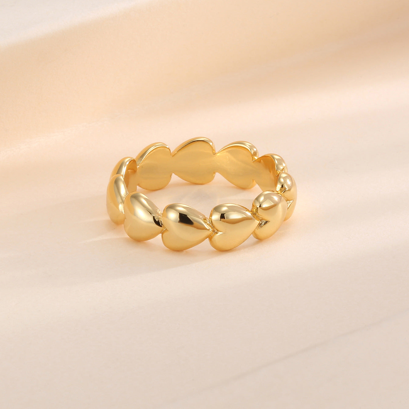 R0294 Fashionable Elegant Smooth Heart Connected Ring for Women Copper Plated with Real Gold