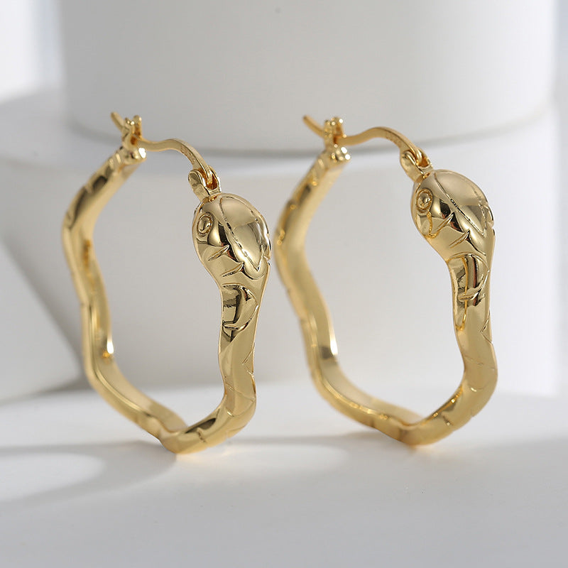 E0494 Simple Design Brass Gold-Plated Snake-Shaped Earrings for Women New Fashion Retro Ear Clips