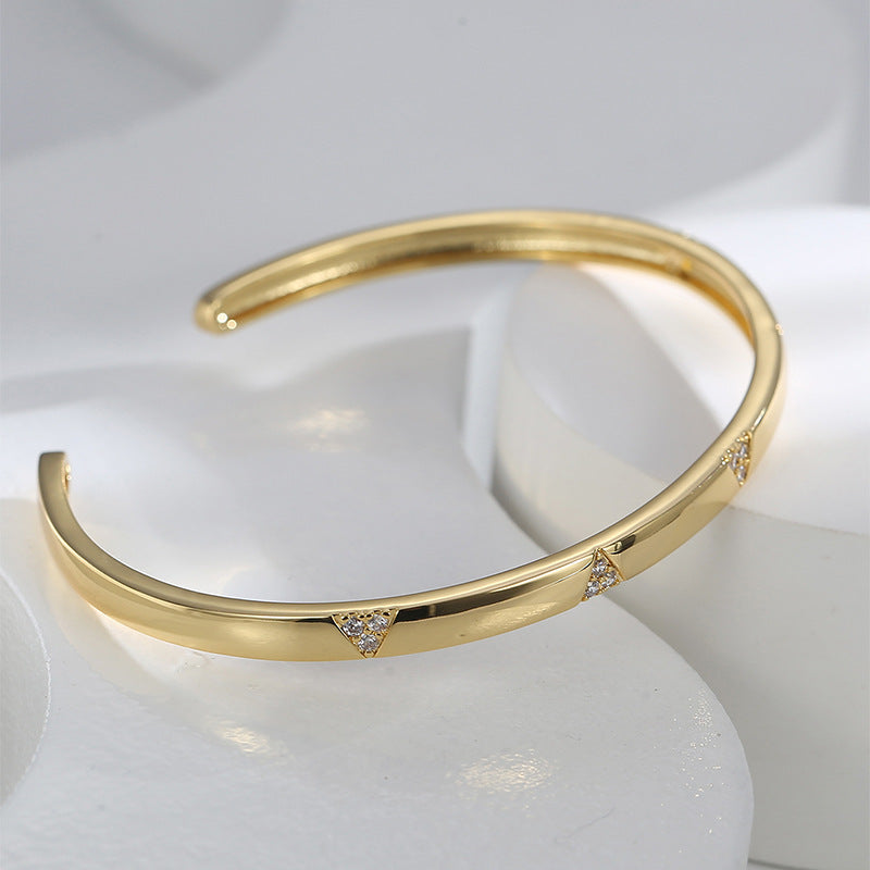 B0167 French Design Triangle Texture Bracelet for Women Brass Gold-Plated Micro-Inlaid White Zirconia Bracelet